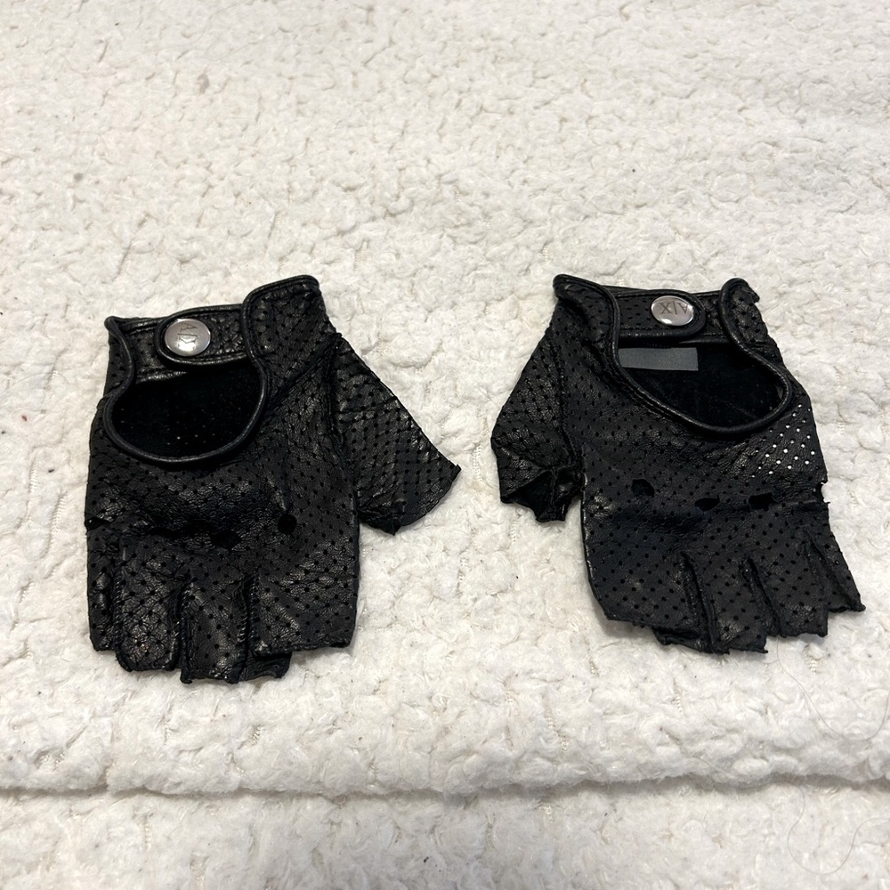Armani Exchanges Leather Gloves, Excellent Condit… - image 1